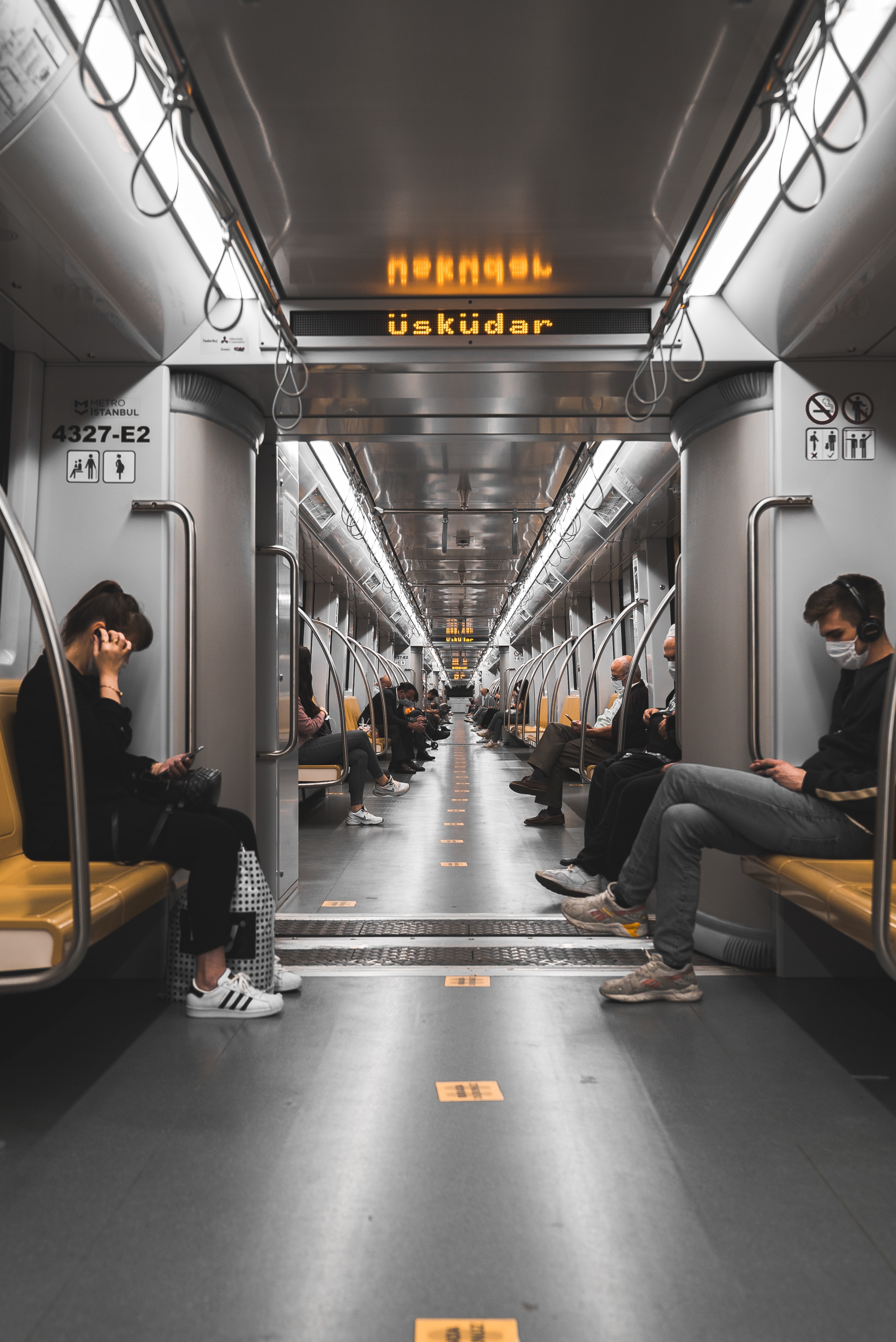 metro grigia e gialla.jpg